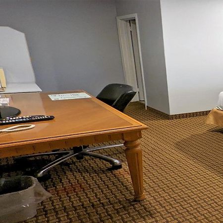 First Canada Hotel Cornwall Hwy 401 On المظهر الخارجي الصورة