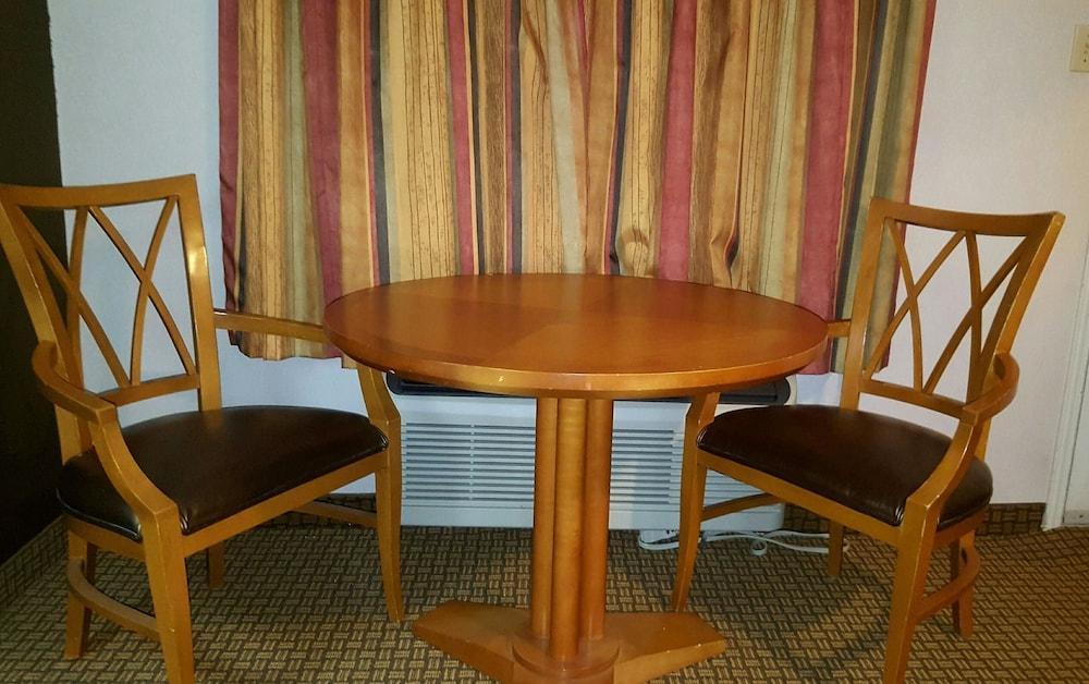 First Canada Hotel Cornwall Hwy 401 On المظهر الخارجي الصورة