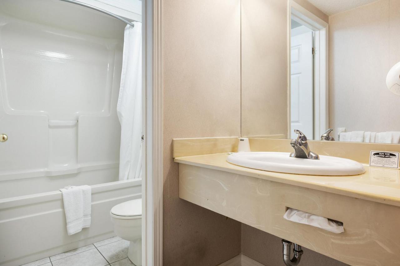 First Canada Hotel Cornwall Hwy 401 On المظهر الخارجي الصورة