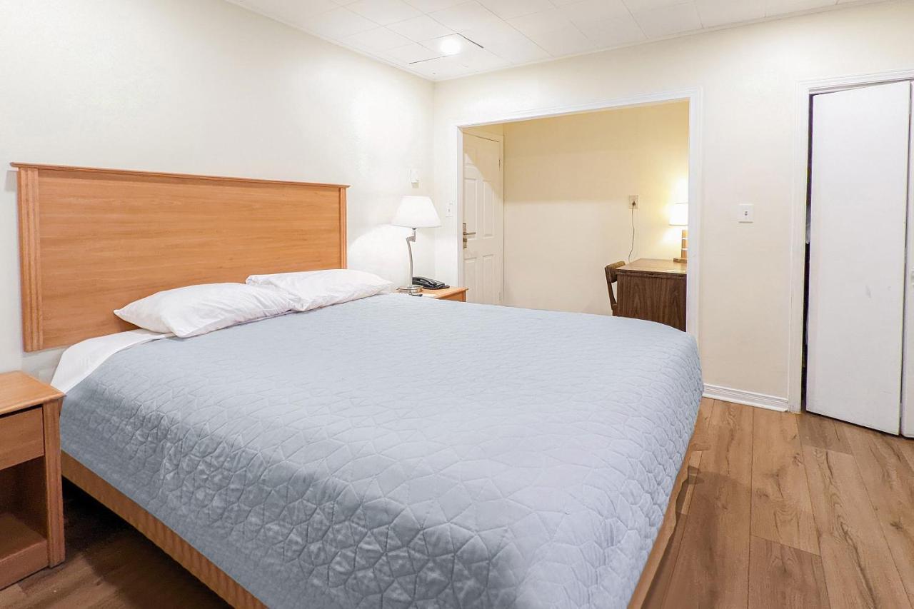 First Canada Hotel Cornwall Hwy 401 On المظهر الخارجي الصورة
