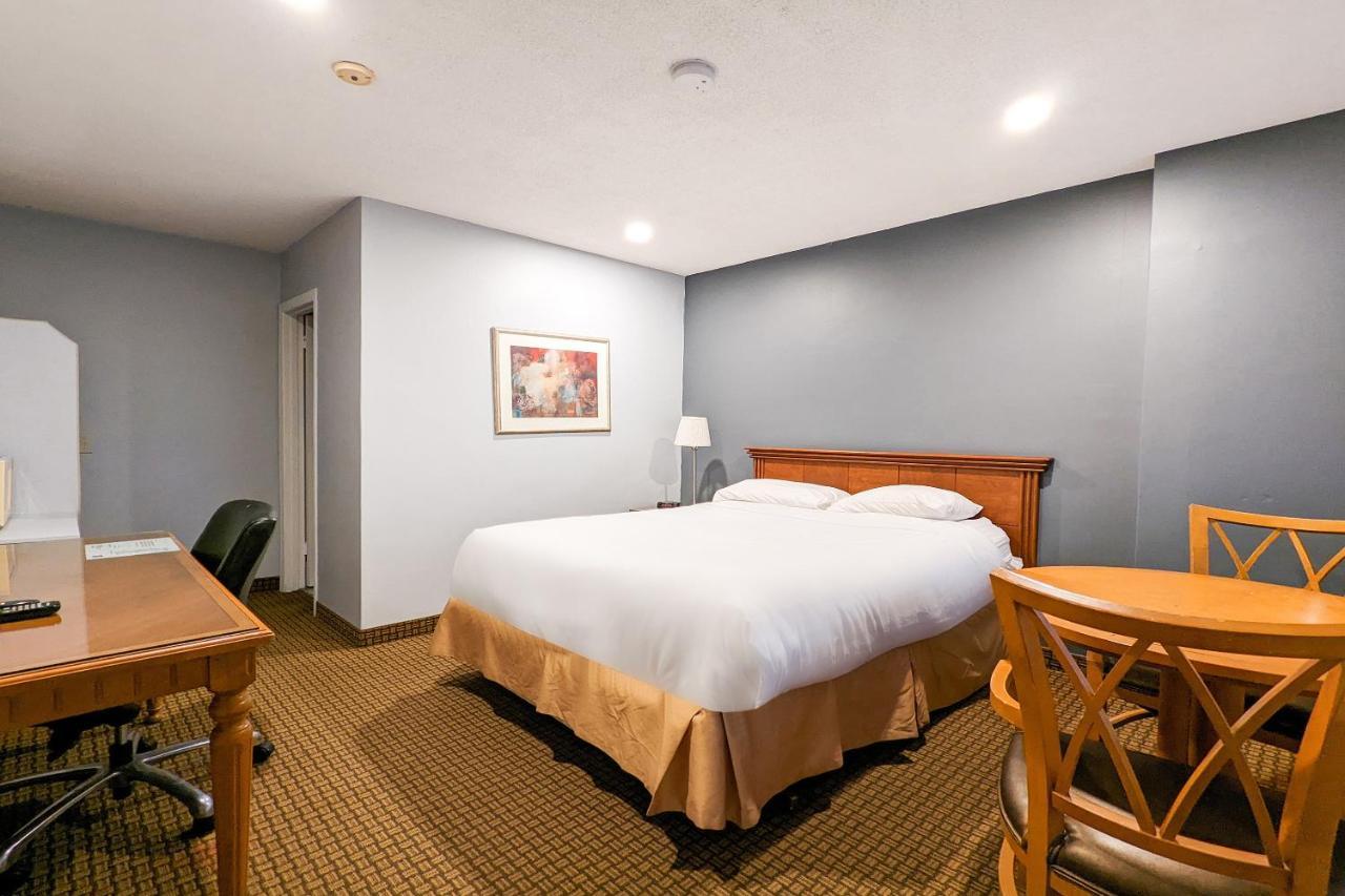 First Canada Hotel Cornwall Hwy 401 On المظهر الخارجي الصورة