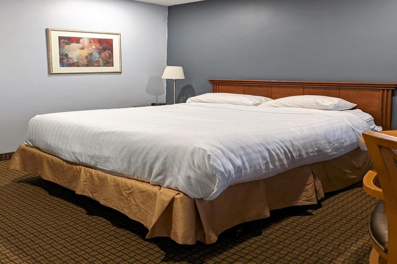 First Canada Hotel Cornwall Hwy 401 On المظهر الخارجي الصورة