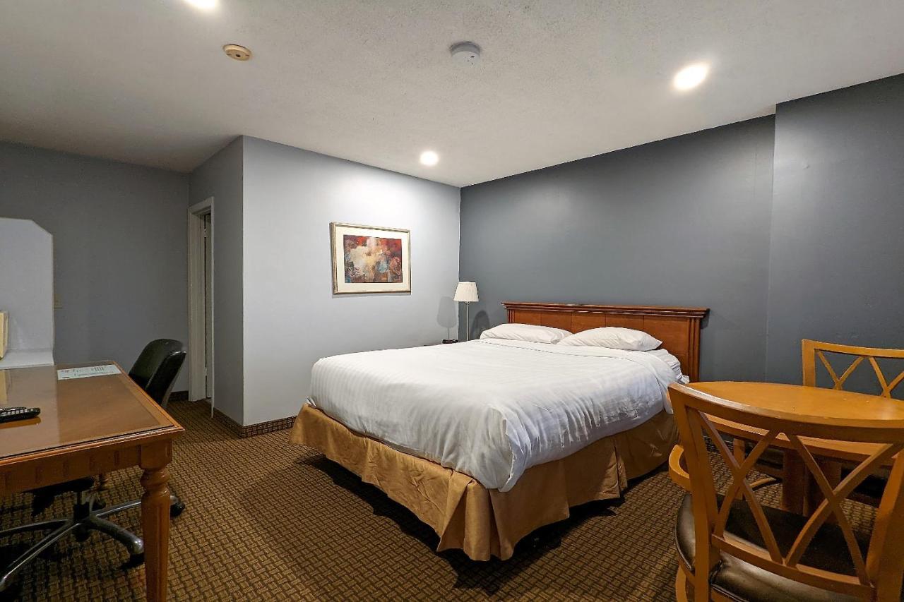 First Canada Hotel Cornwall Hwy 401 On المظهر الخارجي الصورة
